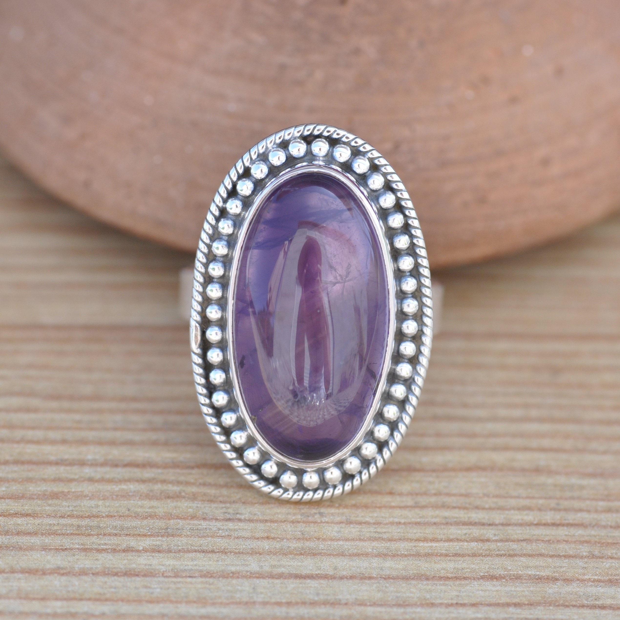 Bague ethnique chic en argent et pierre ovale Améthyste violette